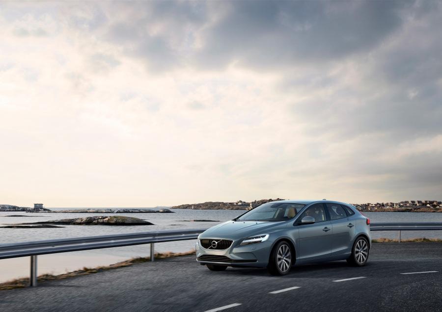  Volvo V40 T4 Momentum 2016 года  (WW) (фото 4 из 18)